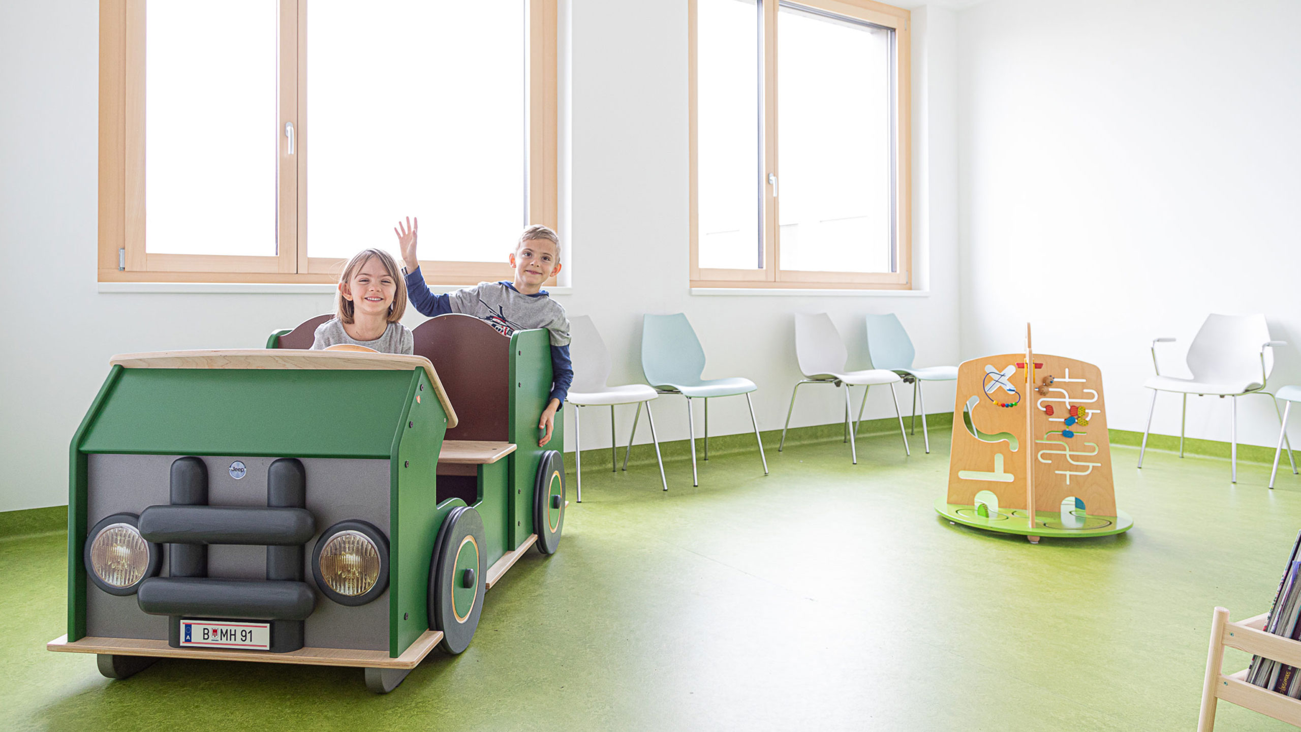 Kinder spielen im Kinderärztezentrum Dornbirn
