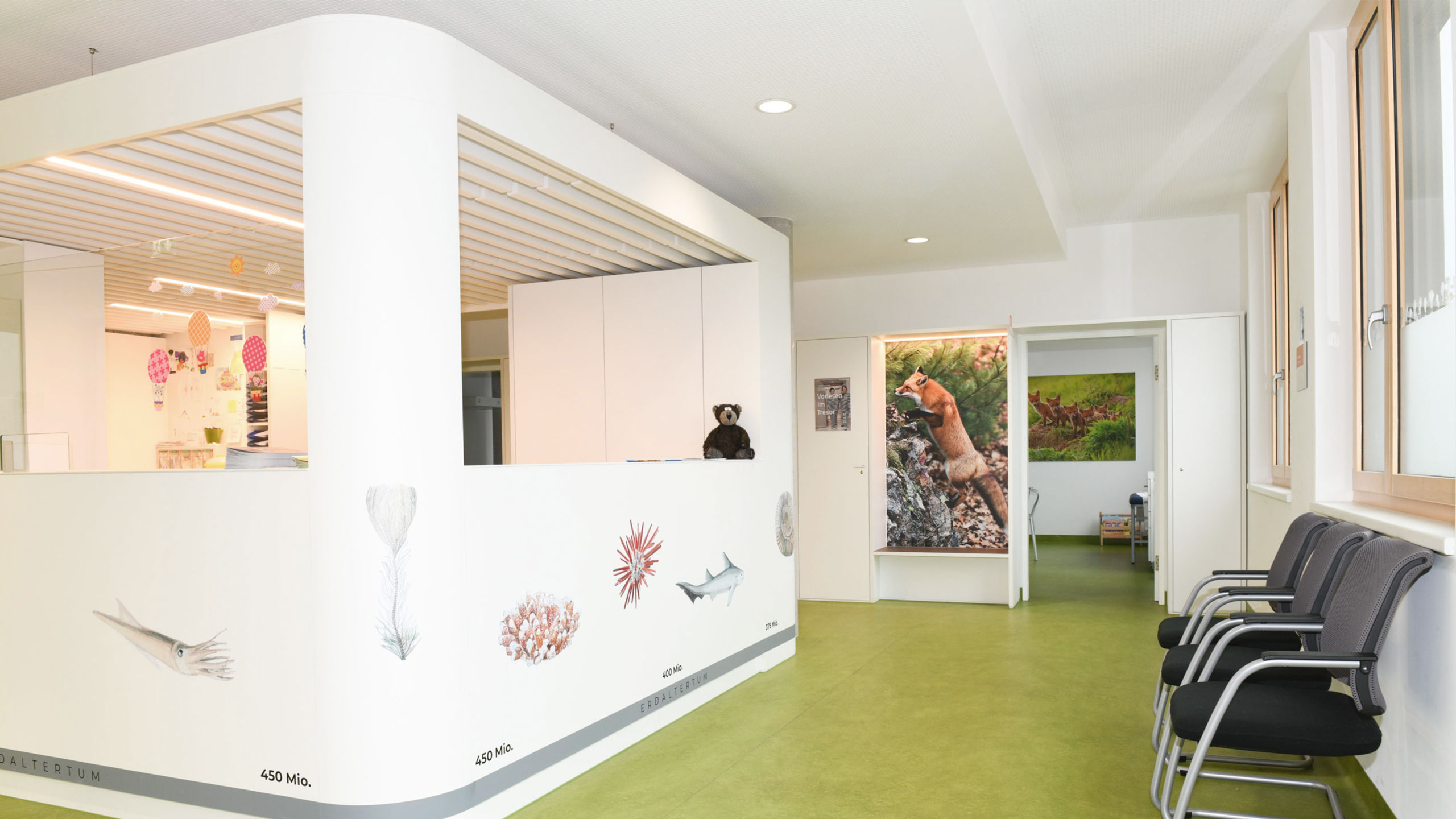 Empfangsbereich im Kinderärztezentrum Dornbirn